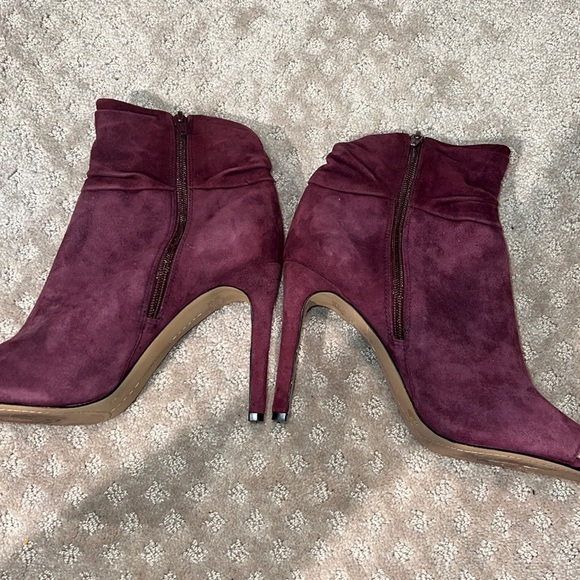Vince Camuto twice worn suede booties, size 10, beautiful - Picture 2 of 6